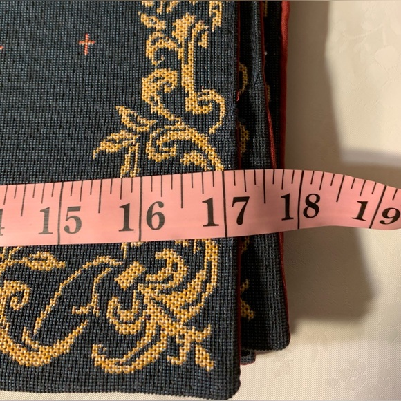 NWOT Christmas Angel Table Runner and 8 Place Mats, Needlepoint, Vintage - Picture 8 of 10